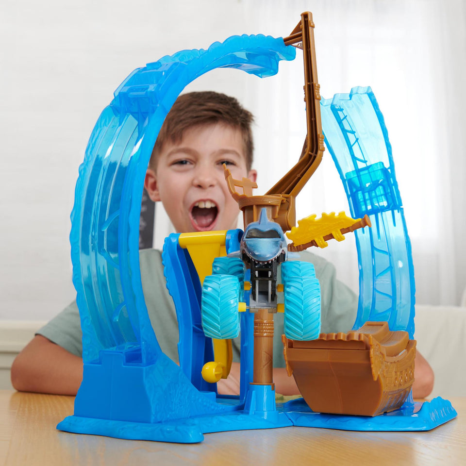 Monster Jam 1:64 Megalodon’s Loop of Doom Playset