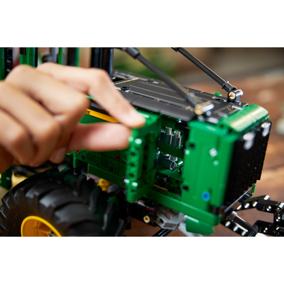 LEGO 42157 Technic John Deere 948L-II  houttransportmachine