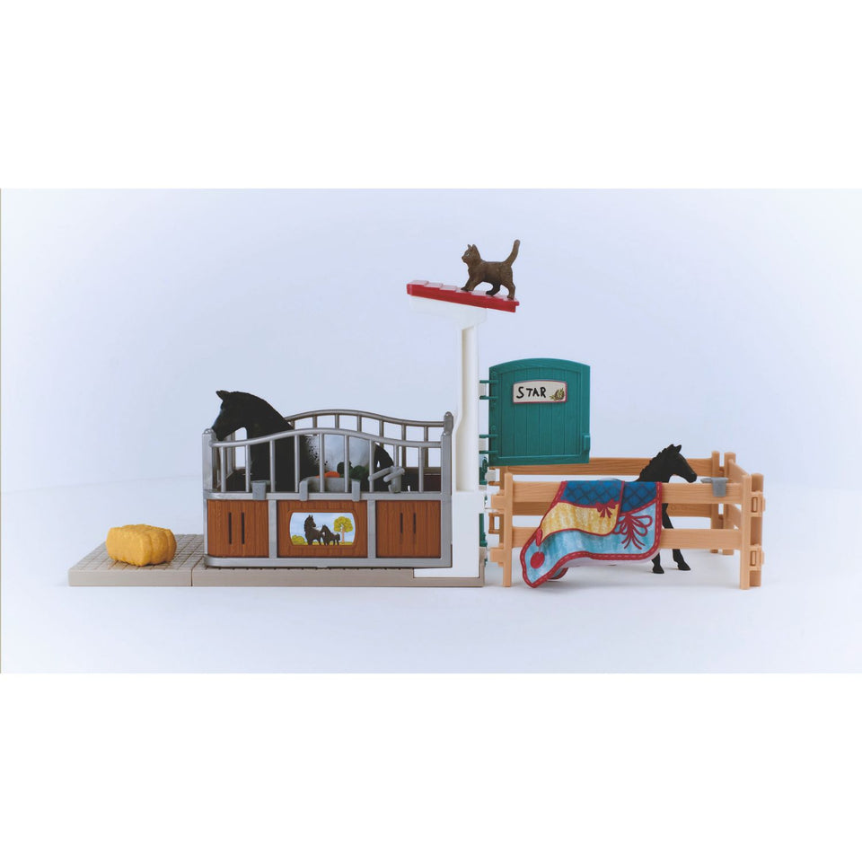 Schleich 42611 Horse Box with mare and foal